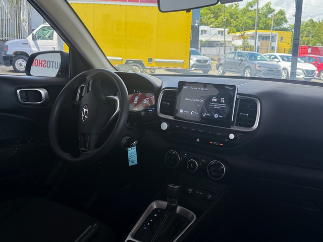 2025 Hyundai Venue SE