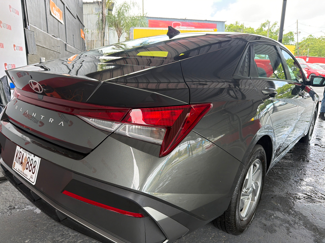 2025 Hyundai Elantra SE