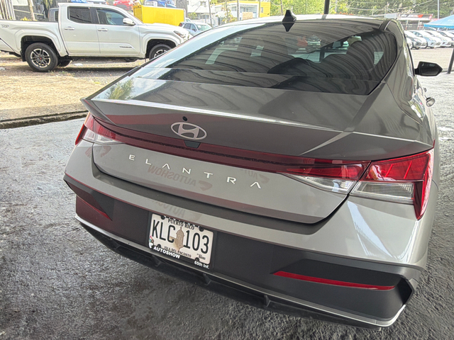 2024 Hyundai Elantra SE
