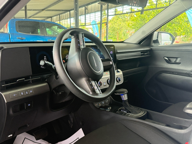 2025 Hyundai Kona SE