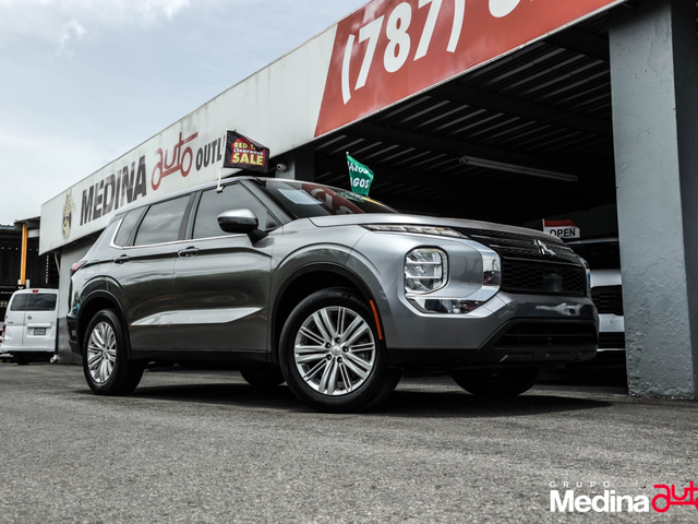2022 Mitsubishi Outlander ES