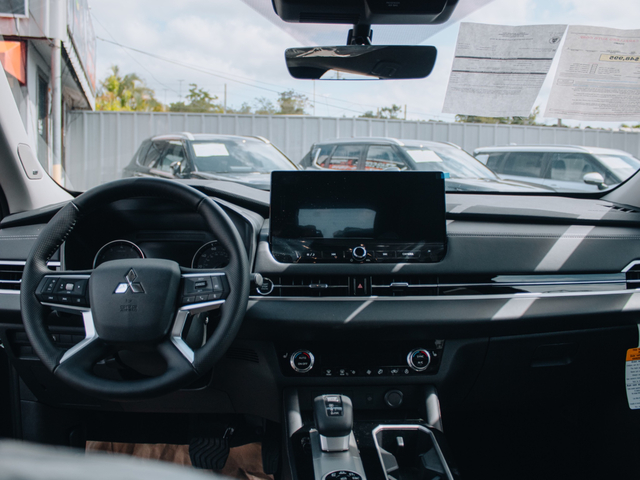 2026 Mitsubishi Outlander SE