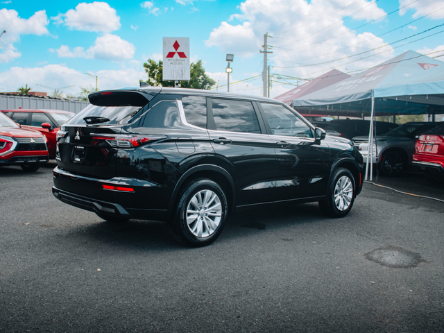 2026 Mitsubishi Outlander ES