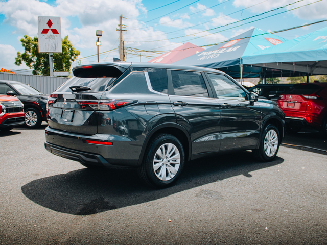 2026 Mitsubishi Outlander ES