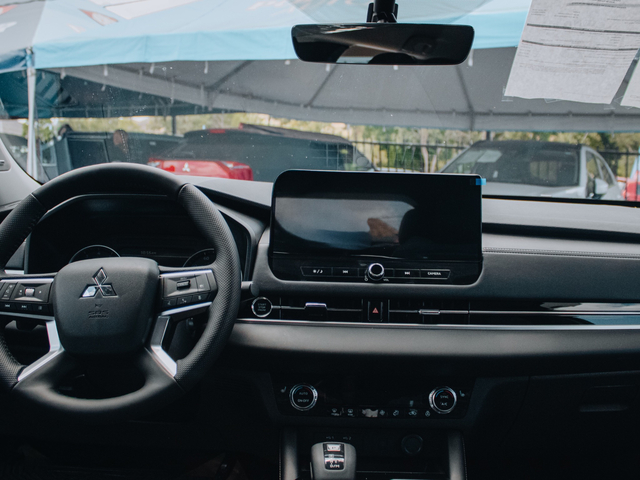 2026 Mitsubishi Outlander SE SUMMER ADVENTURE EDITION
