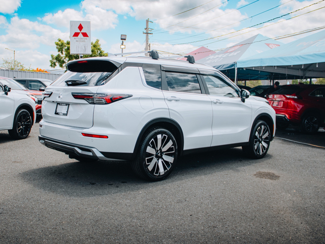 2026 Mitsubishi Outlander SE SUMMER ADVENTURE EDITION