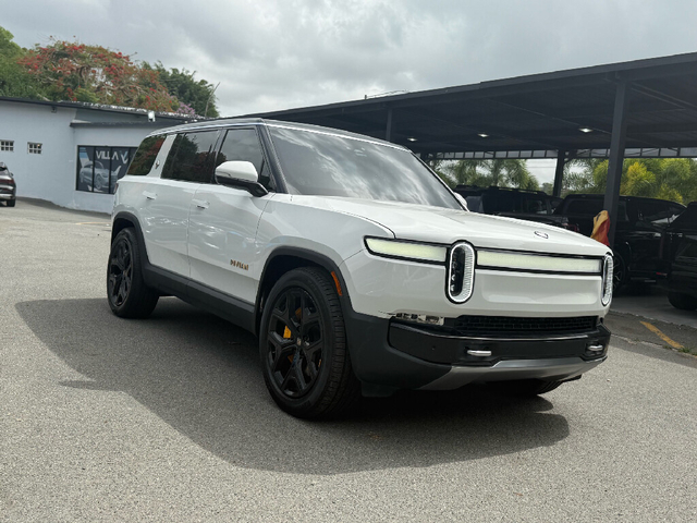 2022 Rivian R1S