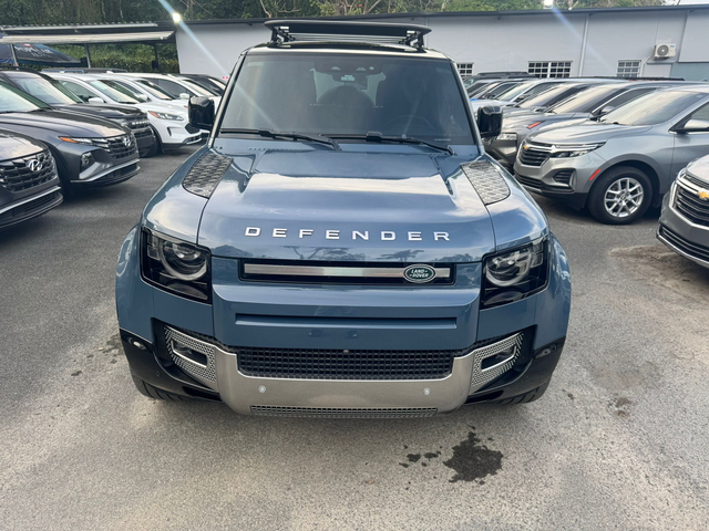 2023 Land Rover Defender SE