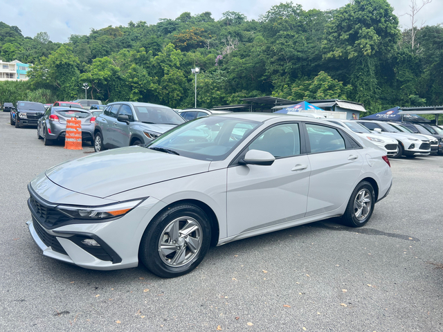 2025 Hyundai Elantra SE
