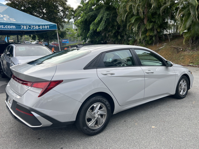 2025 Hyundai Elantra SE