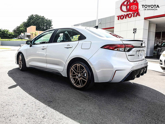 Toyota Corolla SE Nightshade (Silver)