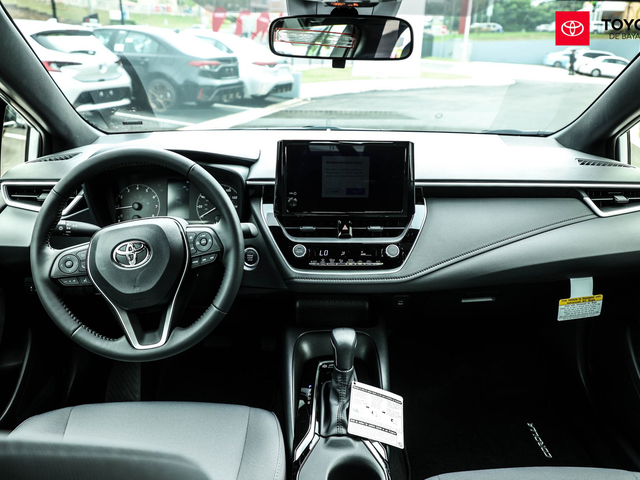 Toyota Corolla SE (White)