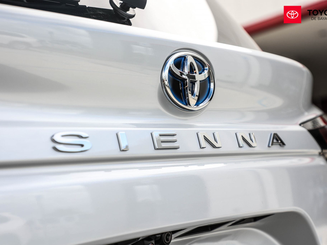 Toyota Sienna Platinum (White)