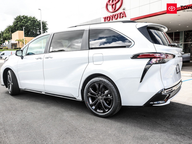 Toyota Sienna XSE (Blanco)