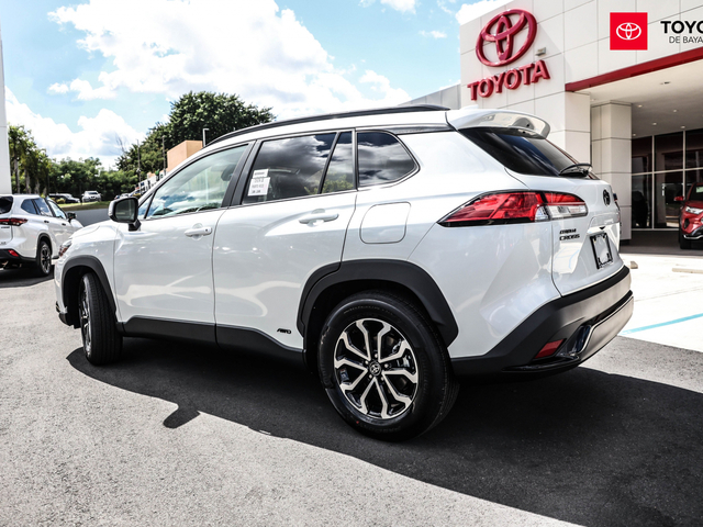 Toyota Corolla Cross (Hybrid White)