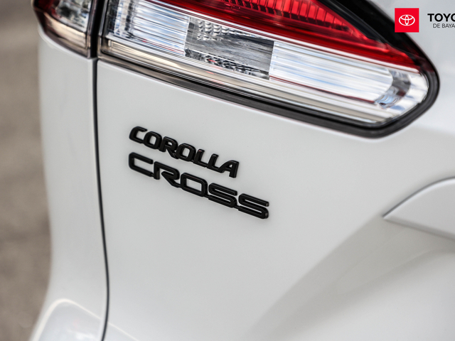 Toyota Corolla Cross (Hybrid White)
