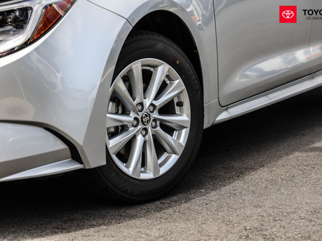 Toyota Corolla LE (Hybrid) Silver