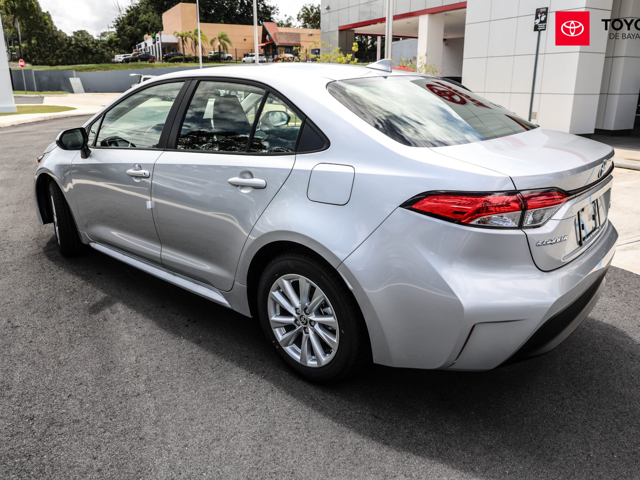 Toyota Corolla LE (Hybrid) Silver