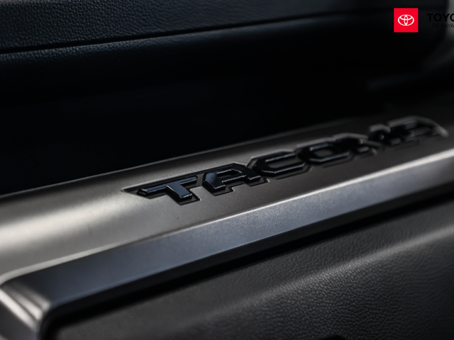 Toyota Tacoma TRD Sport (White)