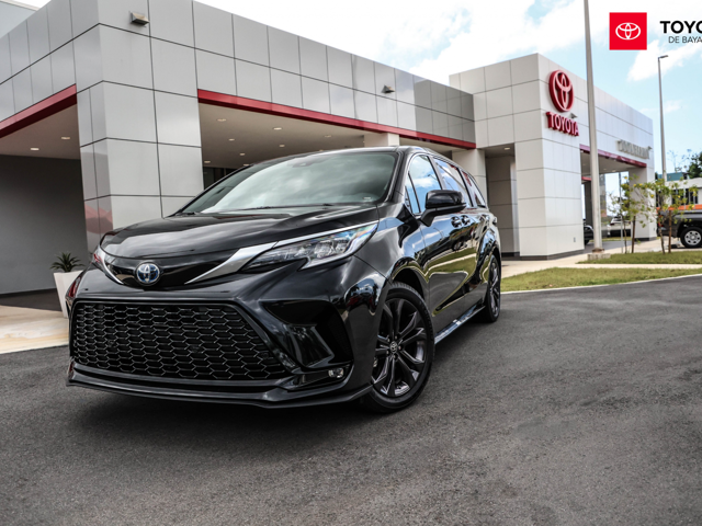 Toyota Sienna XSE (Black)