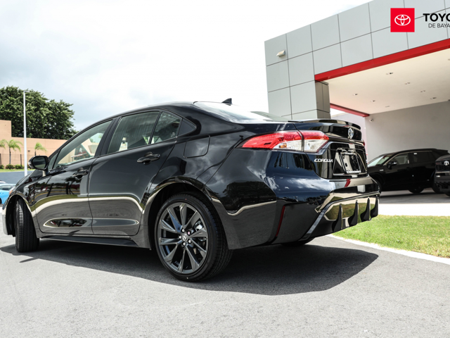 Toyota Corolla SE (Black)