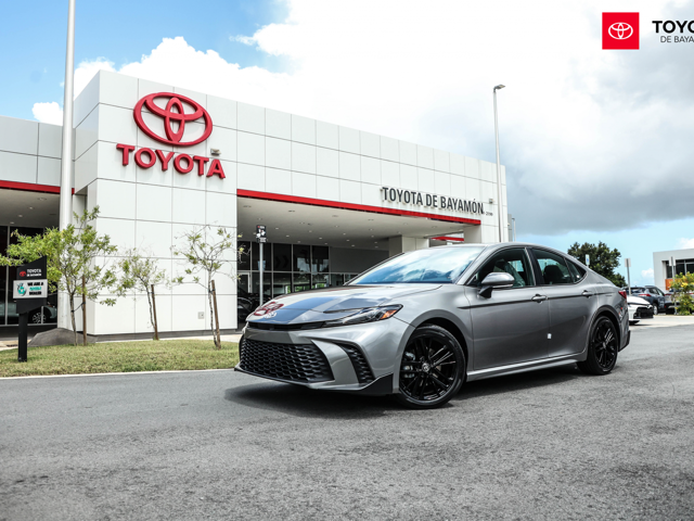 Toyota Camry SE (Hybrid) NEW
