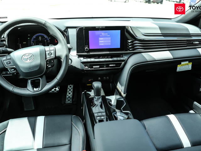 Toyota Camry SE (Hybrid) NEW