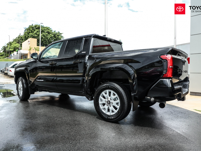 Toyota Tacoma SR5 (Black)