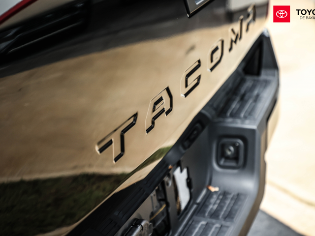 Toyota Tacoma SR5 (Black)
