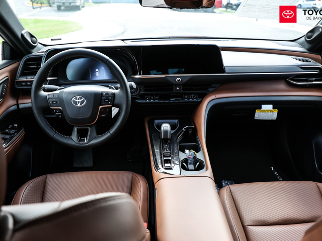 Toyota Crown Signia Limited (Black)