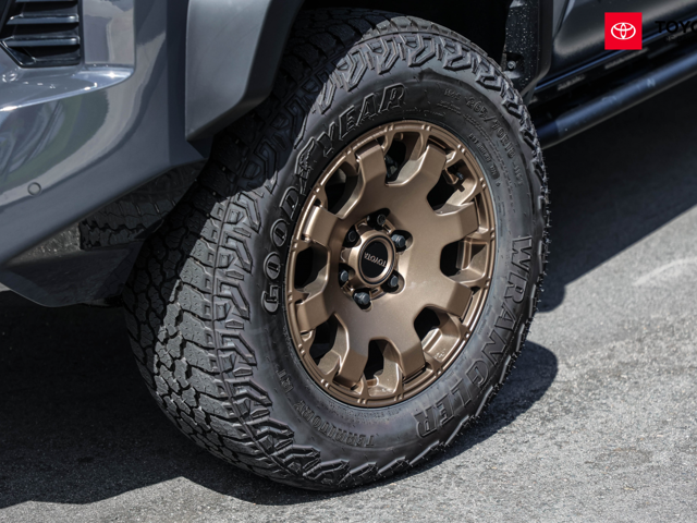 Toyota Tacoma TrailHunter (Dark Gray)