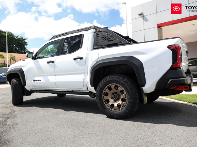 Toyota Tacoma TrailHunter (White)