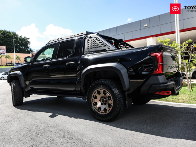 Toyota Tacoma Trailhunter (Black)