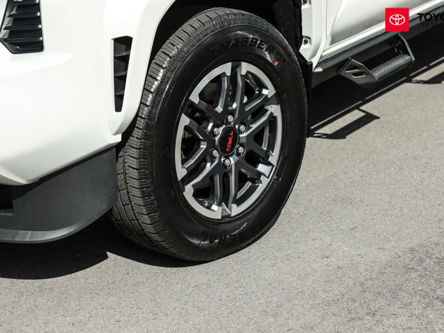 Toyota Tacoma TRD Sport (White) Equipada