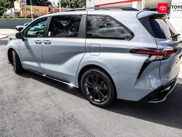 Toyota Sienna XSE (Cement Gray)