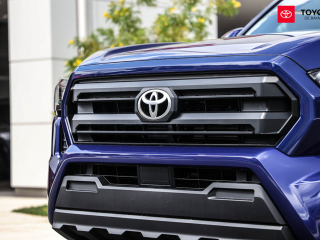 Toyota Tacoma SR5 (Dark Blue)