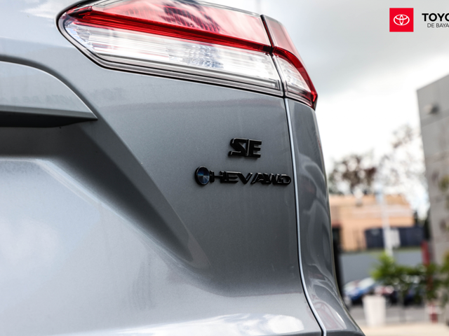 Toyota Corolla Cross SE Hybrid (Sonic Silver)