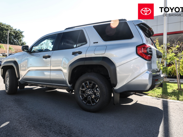 Toyota 4Runner SR5 (Silver)