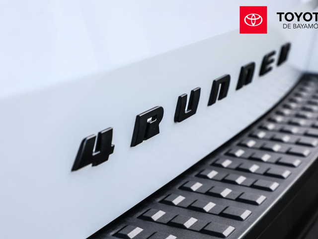 Toyota 4Runner SR5 (White)