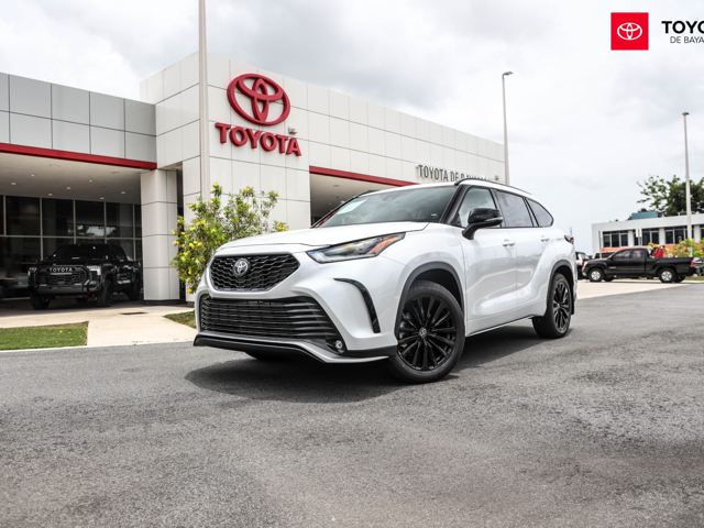 Toyota Highlander XSE AWD (White/Red)