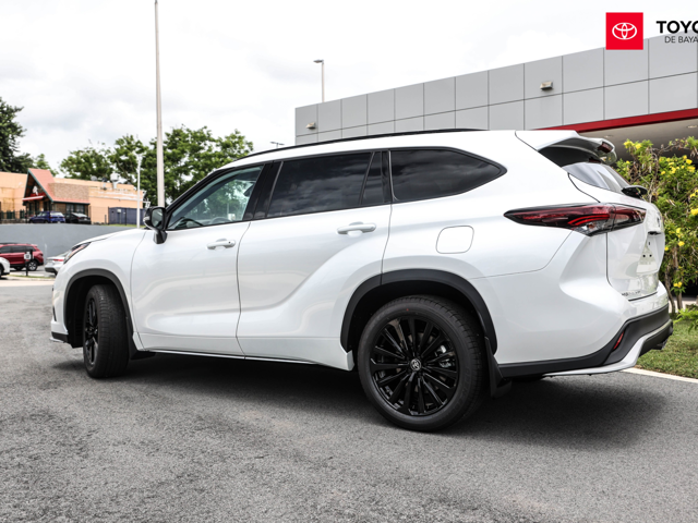 Toyota Highlander XSE AWD (White/Red)