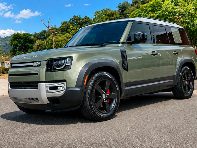 2022 Land Rover Defender SE
