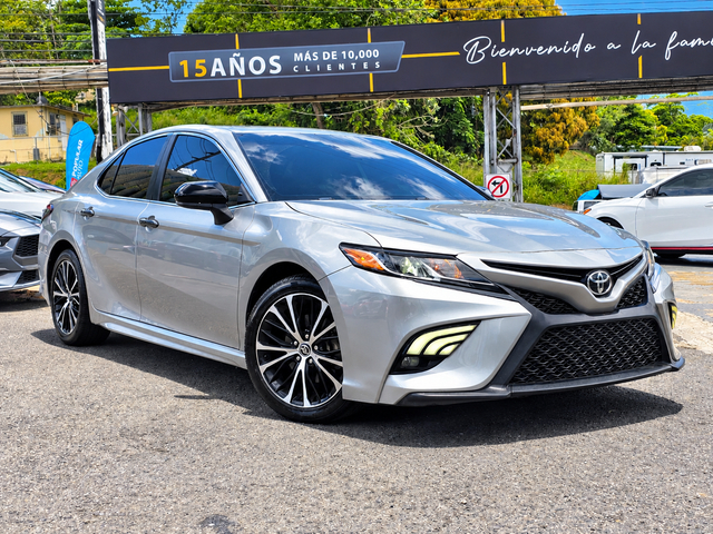 2020 Toyota Camry SE