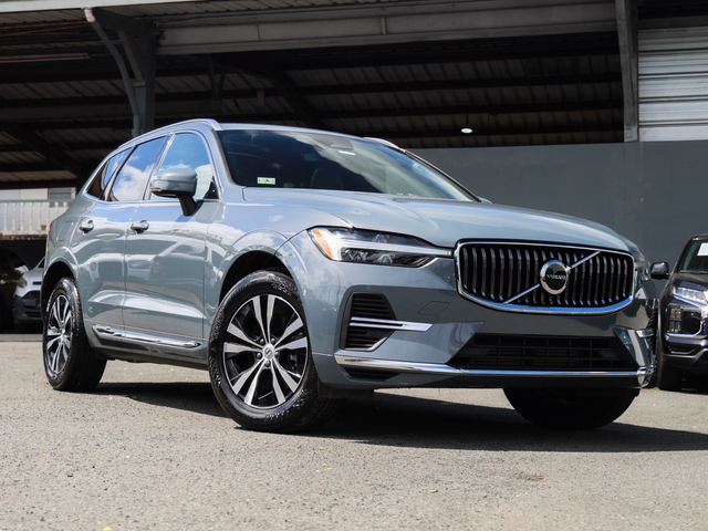 2023 Volvo XC60 Recharge Plug-In Hybrid Core Bright Theme