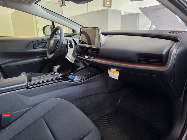 2026 Toyota Prius Plug-In Hybrid SE