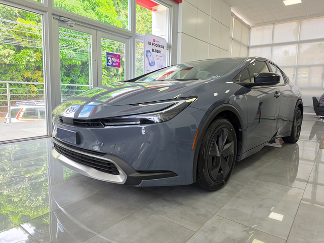 2026 Toyota Prius Plug-In Hybrid SE