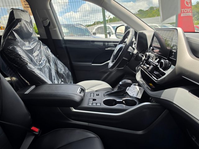 2026 Toyota Highlander XLE V4 8AT AWD