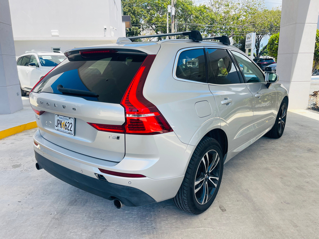 2021 Volvo XC60 Momentum