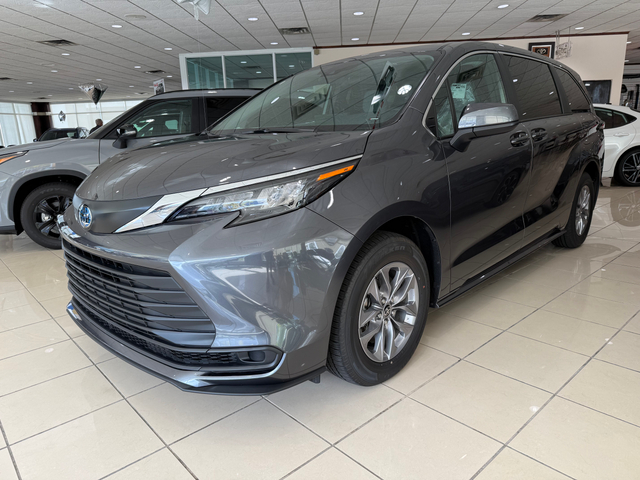 2025 Toyota Sienna LE