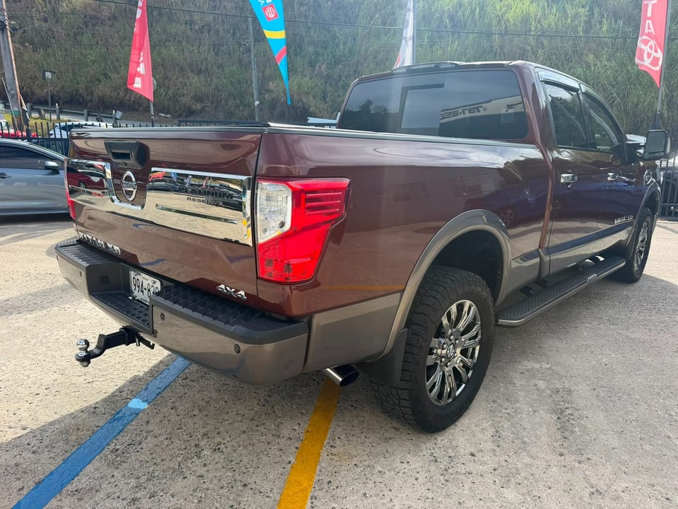 2016 Nissan Titan XD Platinum Reserve, foto 3